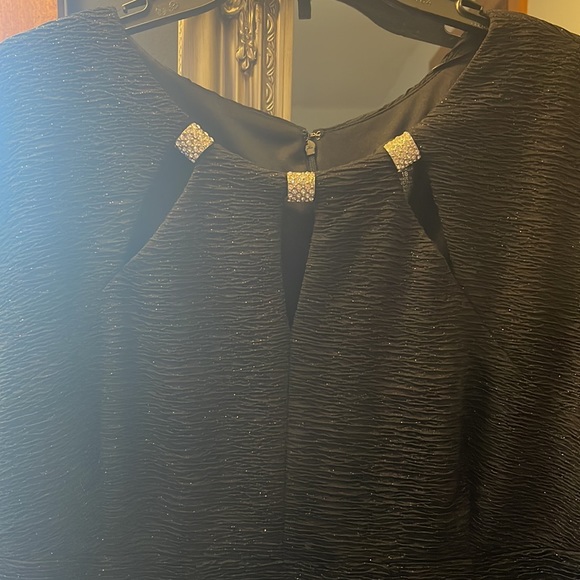 Floor length gown worn 1 time - Picture 2 of 5